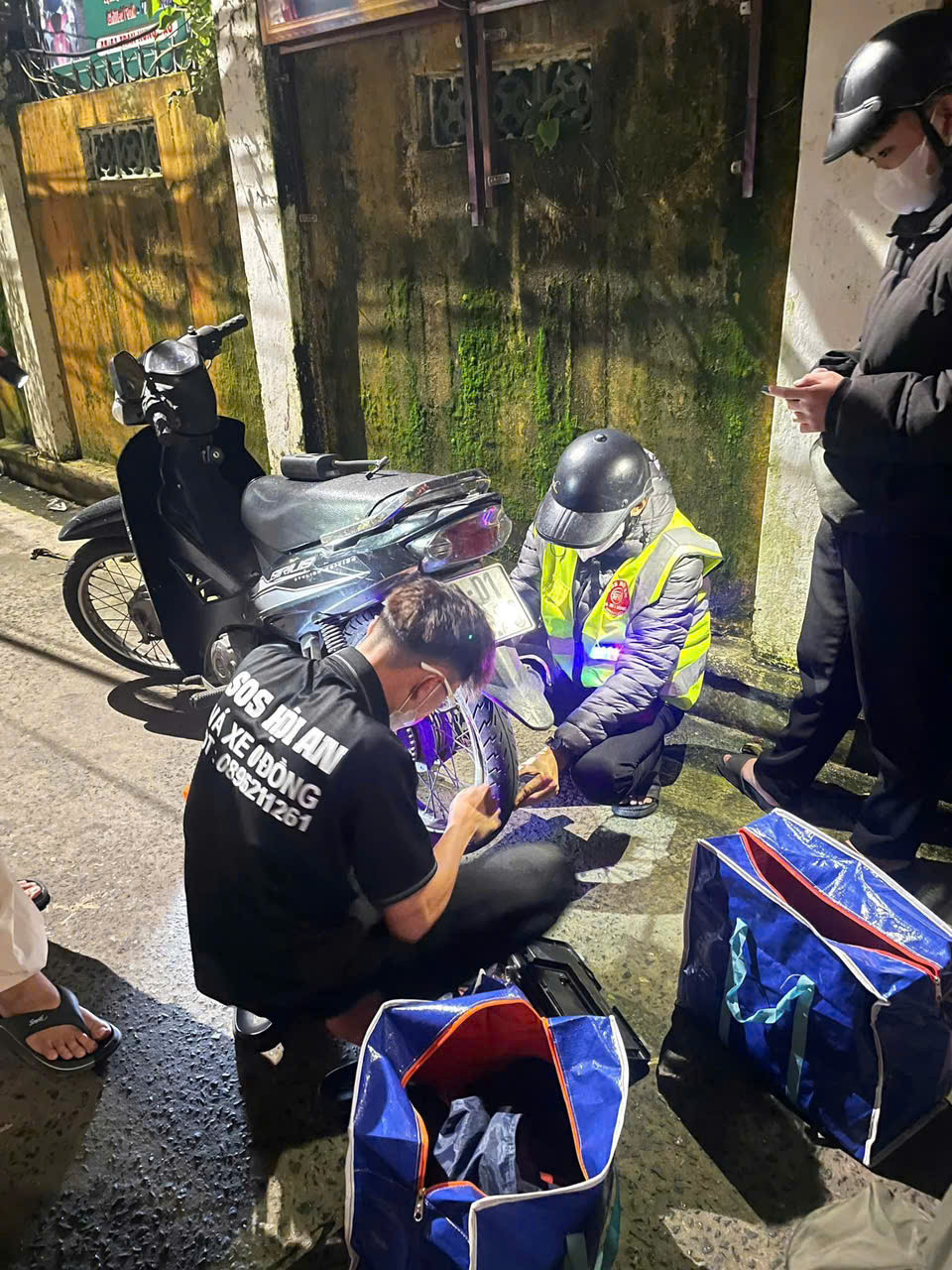 Các bạn trẻ lan tỏa những hành động đẹp về một thành phố Hội An nhân tình thuần hậu.