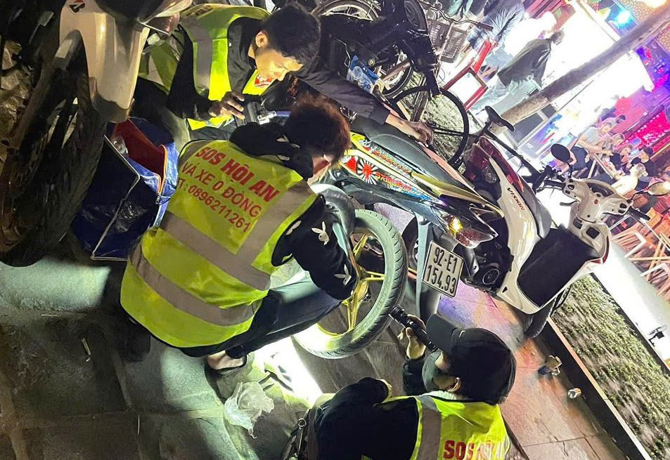 Các bạn trẻ lan tỏa những hành động đẹp về một thành phố Hội An nhân tình thuần hậu.