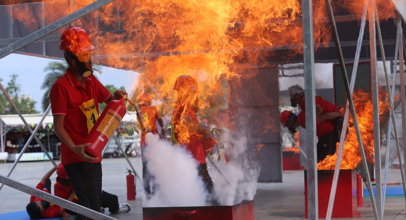 Các tổ Liên gia tham gia hội thi thực hành nghiệp vụ PCCC và cứu nạn, cứu hộ