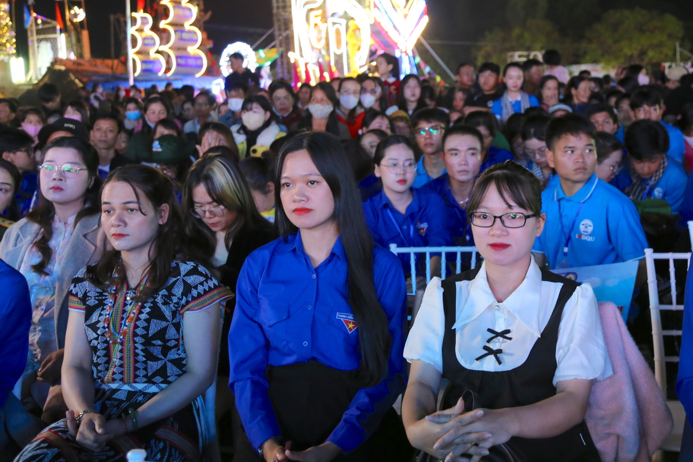 Hình ảnh ấn tượng của diễn đàn giao lưu tiếp lửa truyền thống. Hình ảnh ấn tượng của diễn đàn giao lưu tiếp lửa truyền thống.