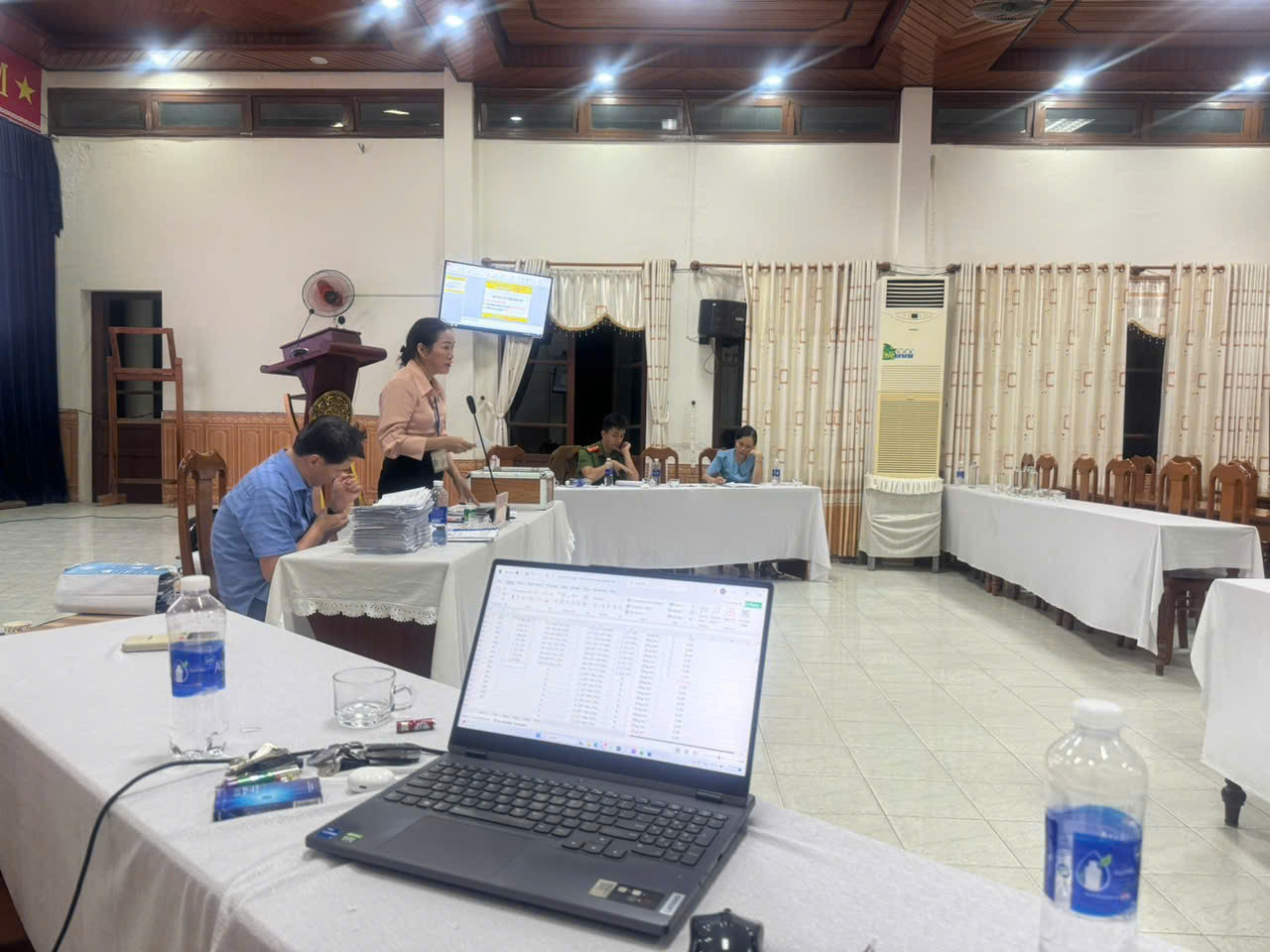 Phiên đấu giá điểm mỏ cát suốt 20 tiếng đồng hồ, chốt giá cao bất thường.