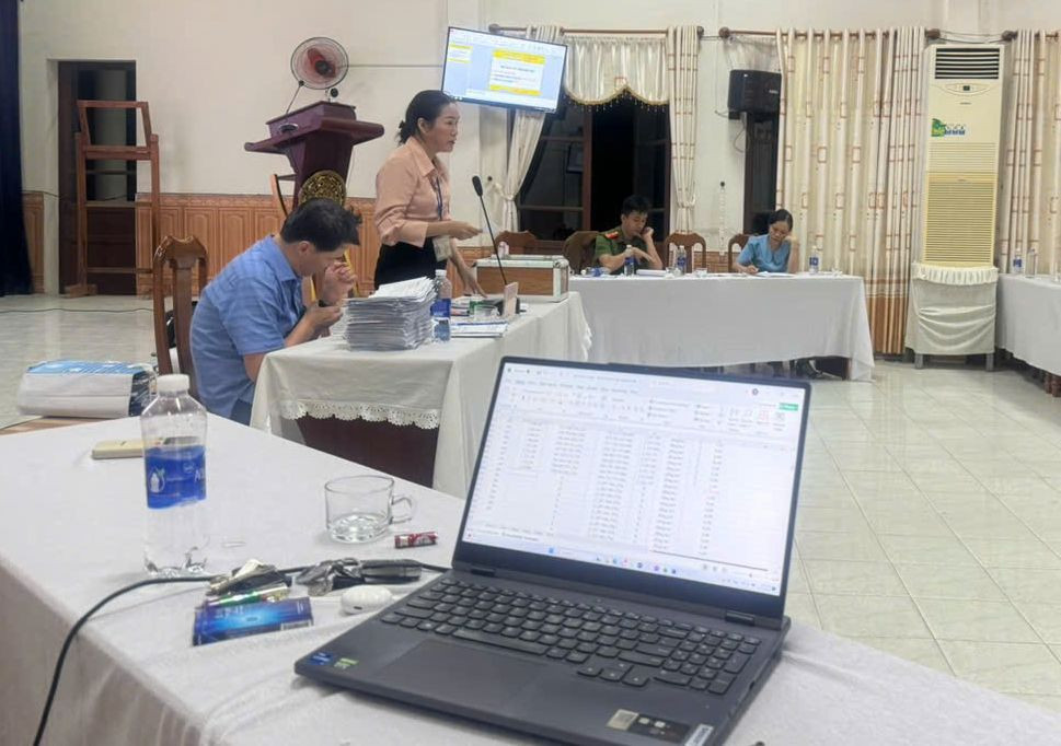 Phiên đấu giá quyền khai thác khoáng sản tại điểm mỏ ĐB2B. (Ảnh CTV) Phiên đấu giá quyền khai thác khoáng sản tại điểm mỏ ĐB2B. (Ảnh CTV)