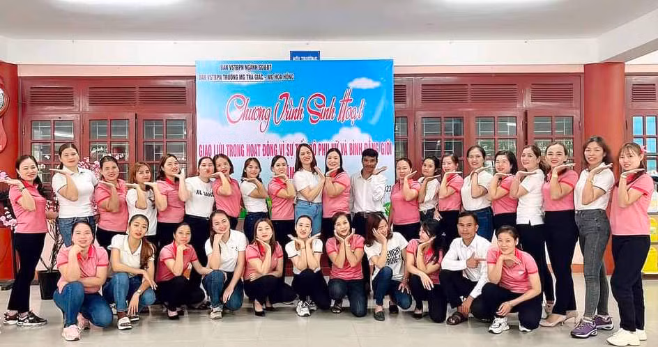 Các buổi giao lưu nâng cao năng lực tuyên truyền bình đẳng giới cho cán bộ, giáo viên.