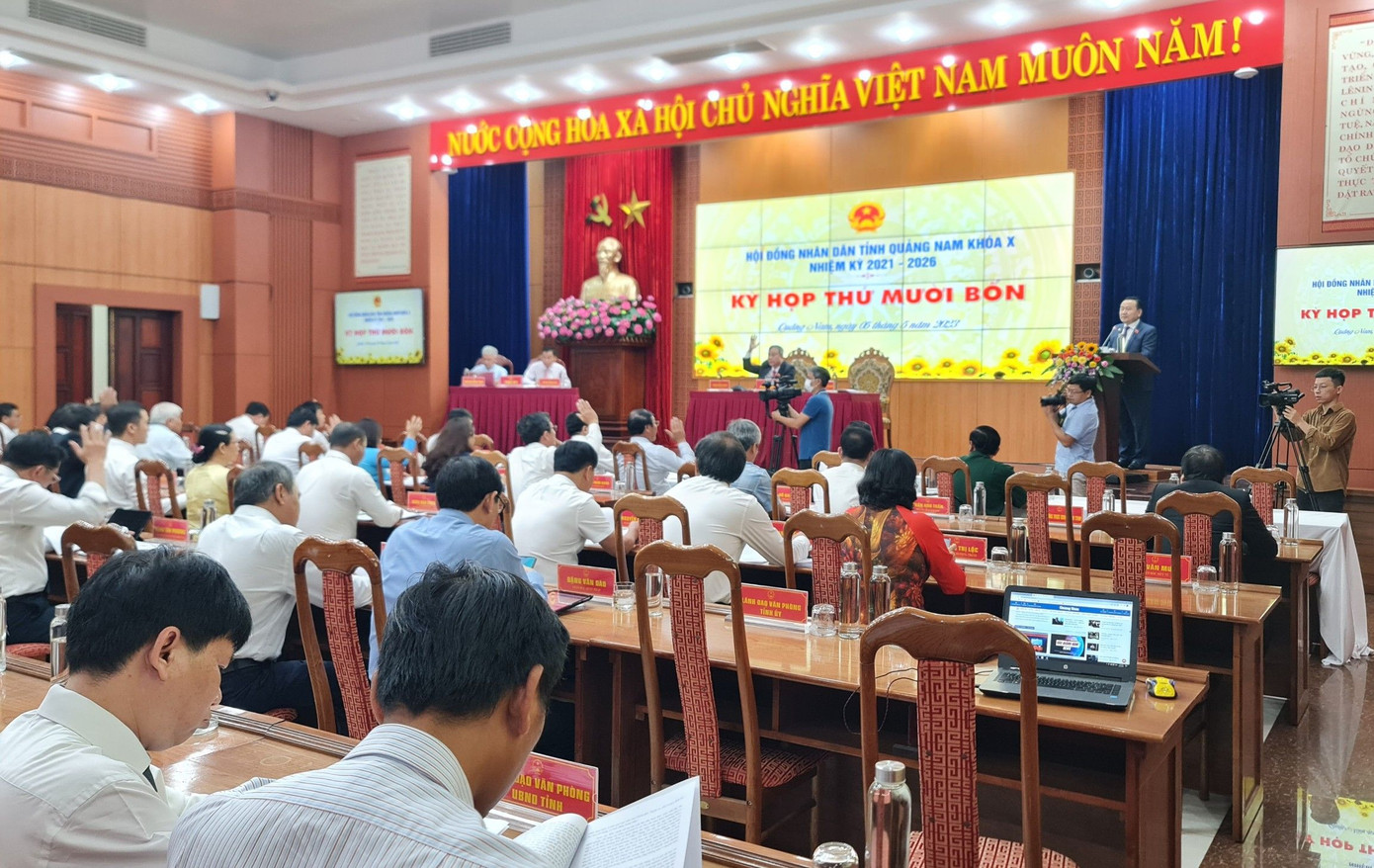 Kỳ họp thứ 14 HĐND tỉnh Quảng Nam khóa X do hai phó chủ tịch HĐND tỉnh điều hành.