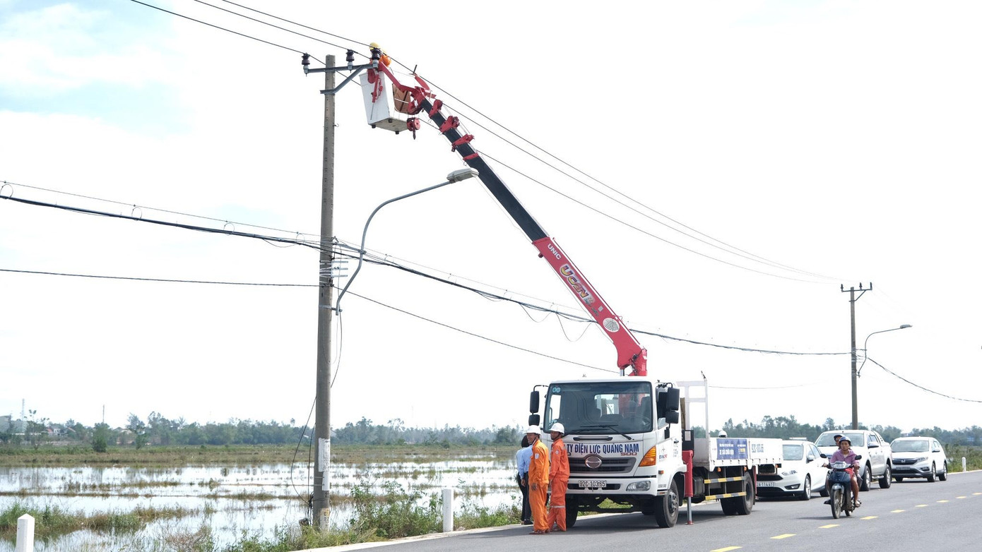 Đẩy nhanh tiến độ khôi phục cấp điện. Đẩy nhanh tiến độ khôi phục cấp điện.