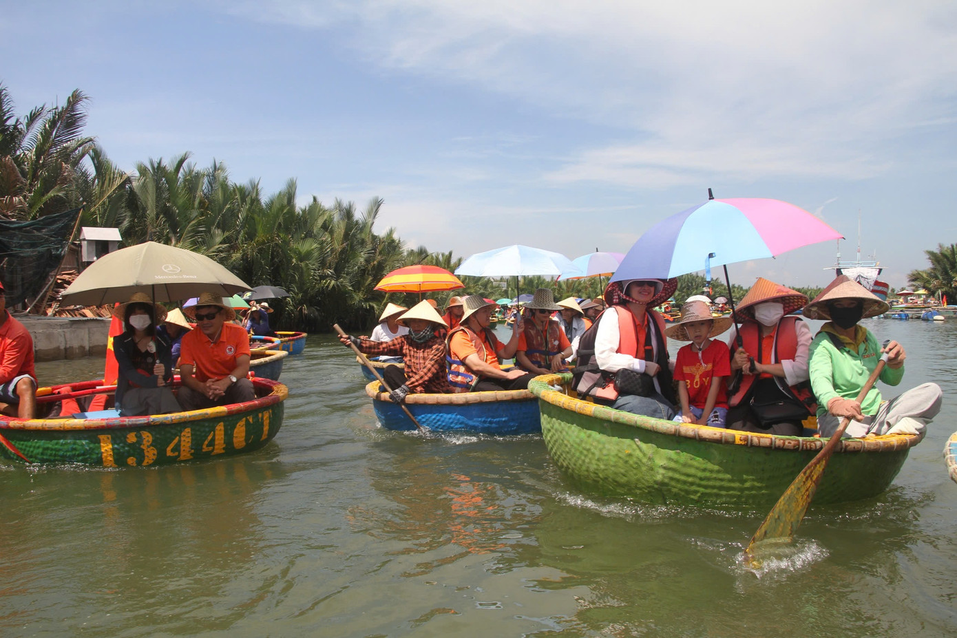 Lãnh đạo UBND phường Cẩm Thanh cho biết, dịp lễ Quốc khánh 2/9, trung bình mỗi ngày có hơn 3.000 du khách trong nước và quốc tế đến tham quan và trải nghiệm tại rừng dừa Bảy Mẫu.