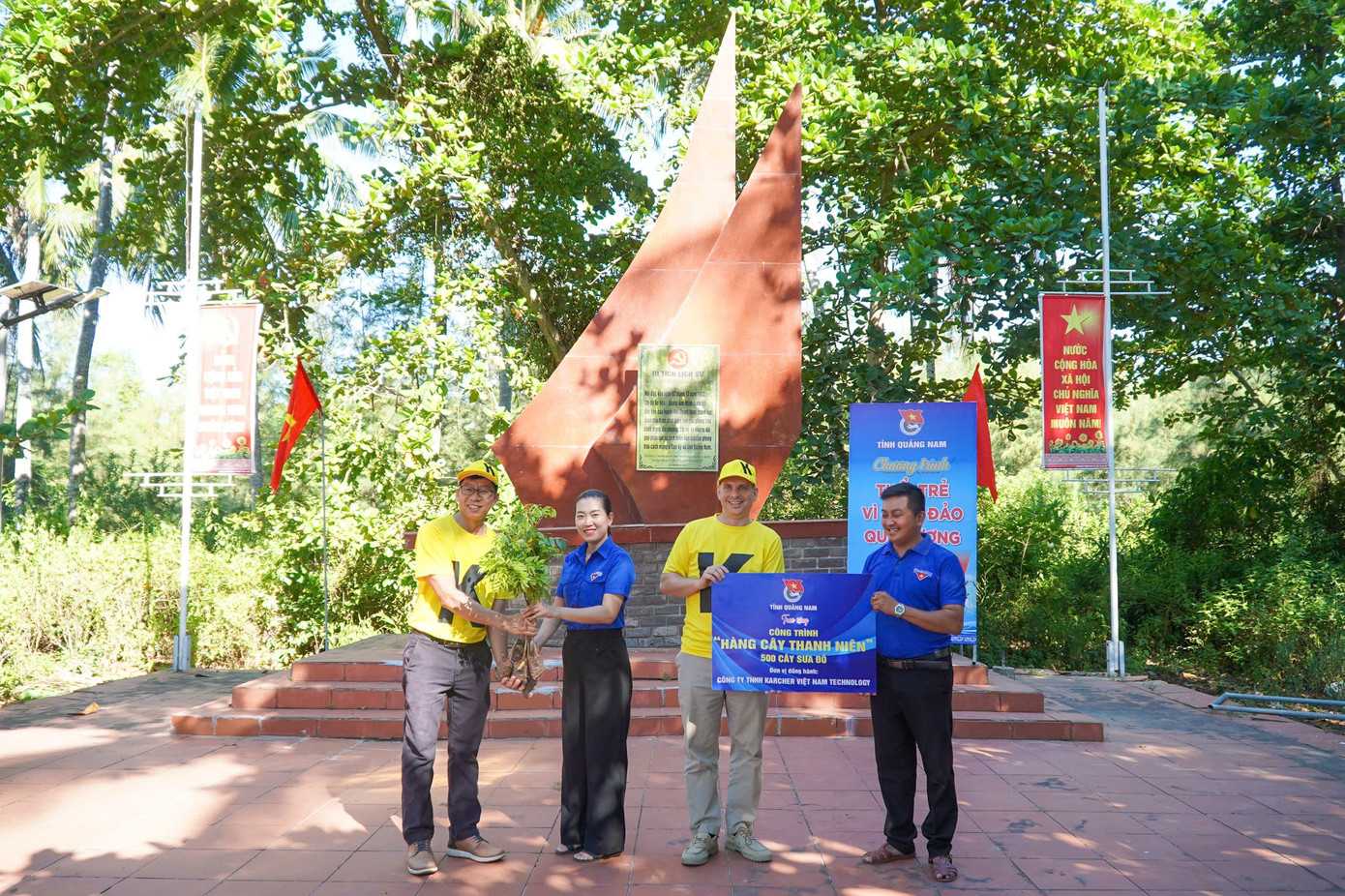 Ôn lại truyền thống Cách mạng. Ôn lại truyền thống Cách mạng.