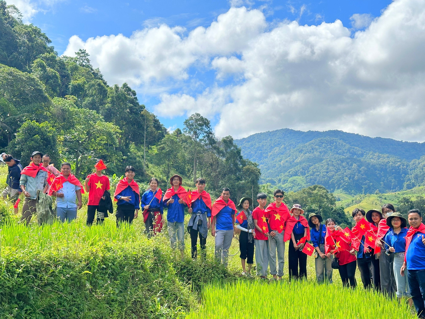 Các bạn trẻ có một kỳ nghỉ lễ đầy ý nghĩa. Các bạn trẻ có một kỳ nghỉ lễ đầy ý nghĩa.