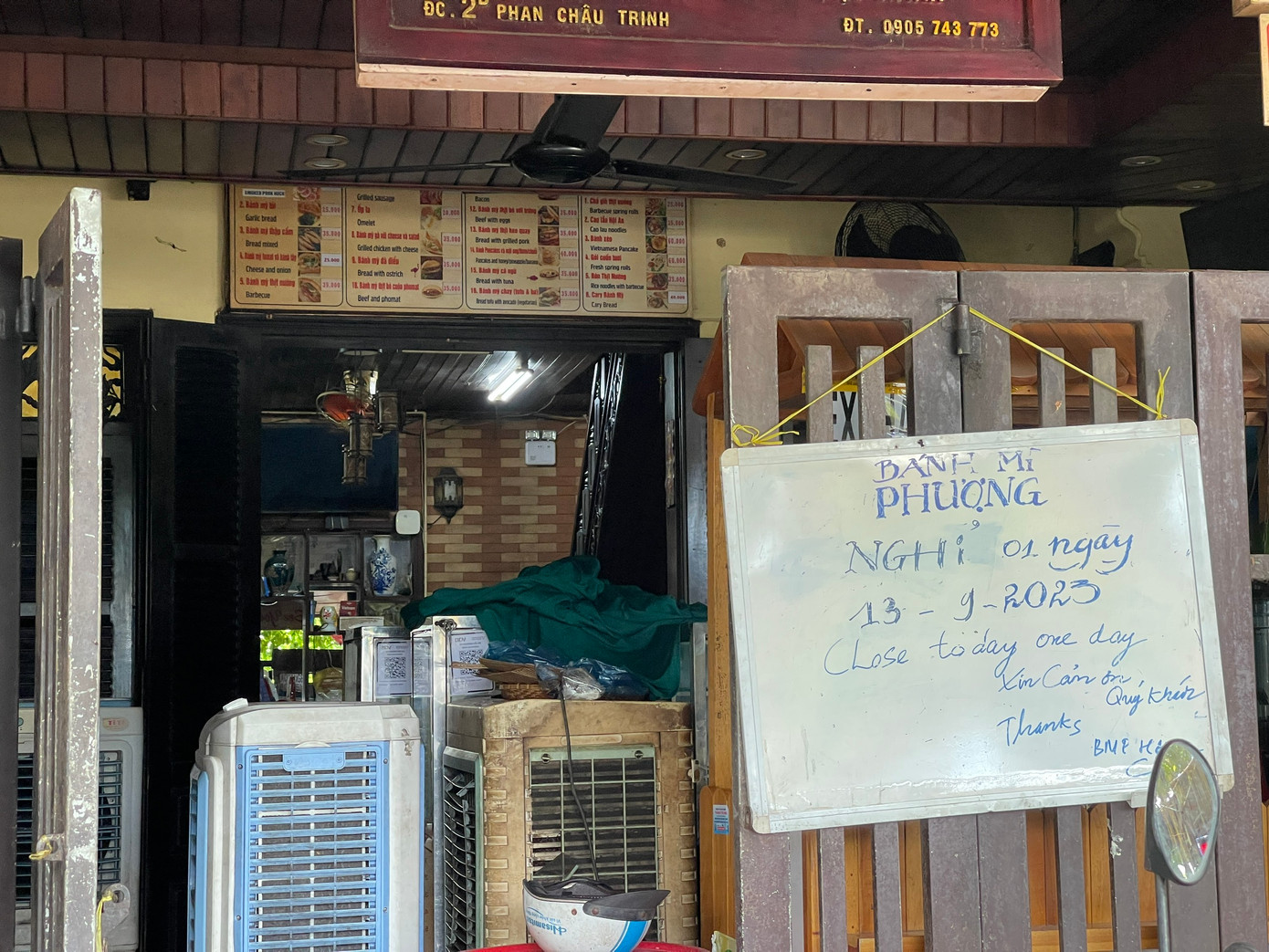 Tiệm Bánh mì Phượng 2 tạm dừng hoạt động. Tiệm Bánh mì Phượng 2 tạm dừng hoạt động.