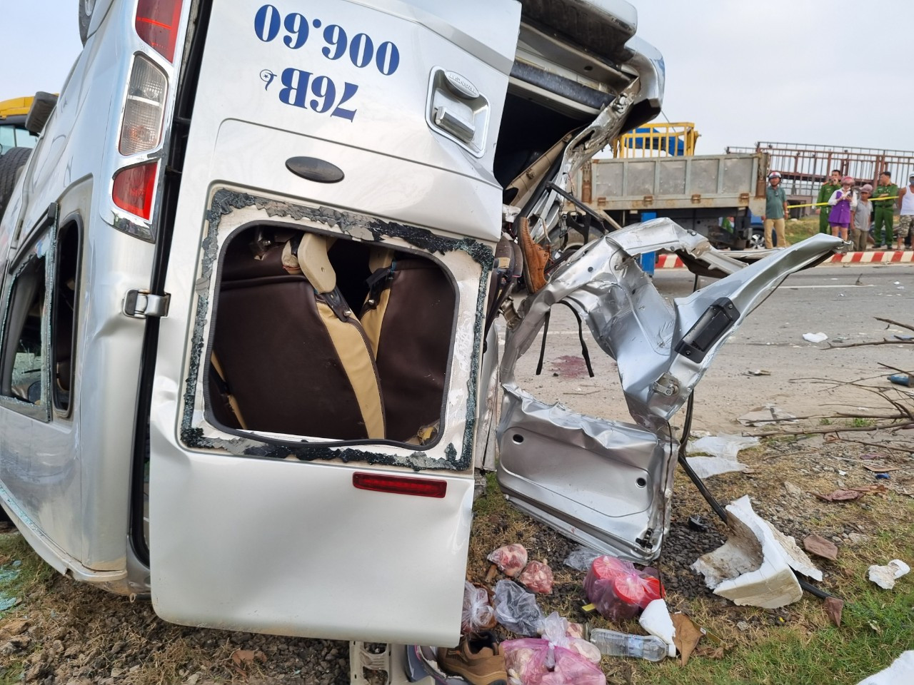 Hiện trường vụ tai nạn thảm khốc.