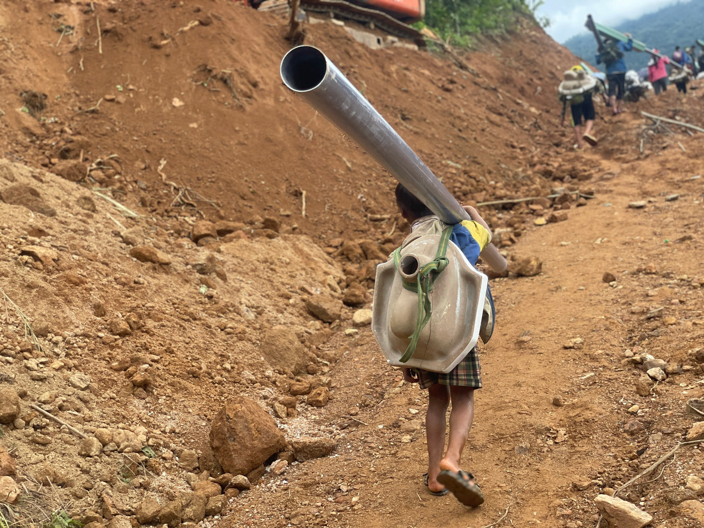 Vượt qua những cung đường núi dốc