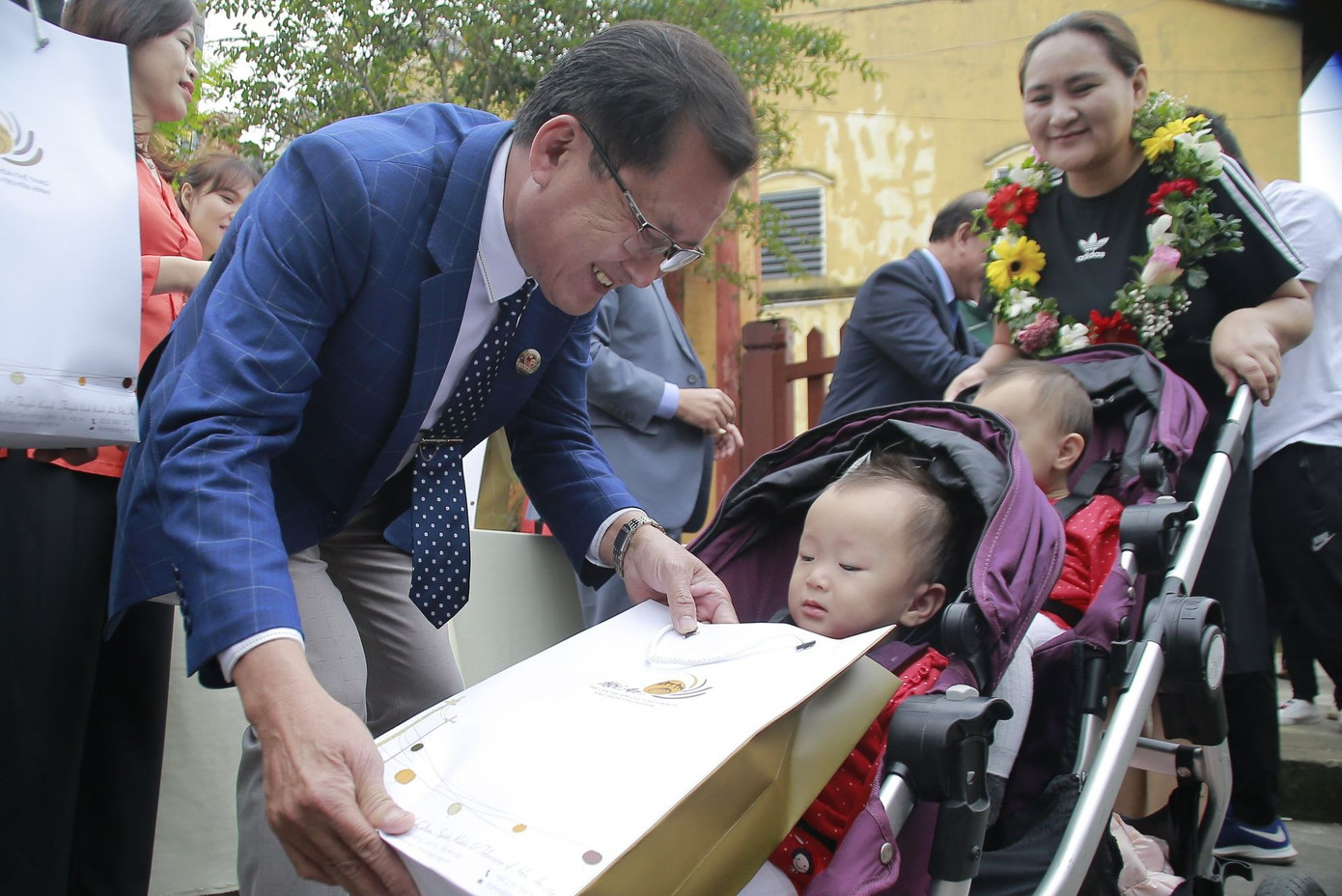 Lãnh đạo thành phố nồng nhiệt tiếp đón đoàn khách