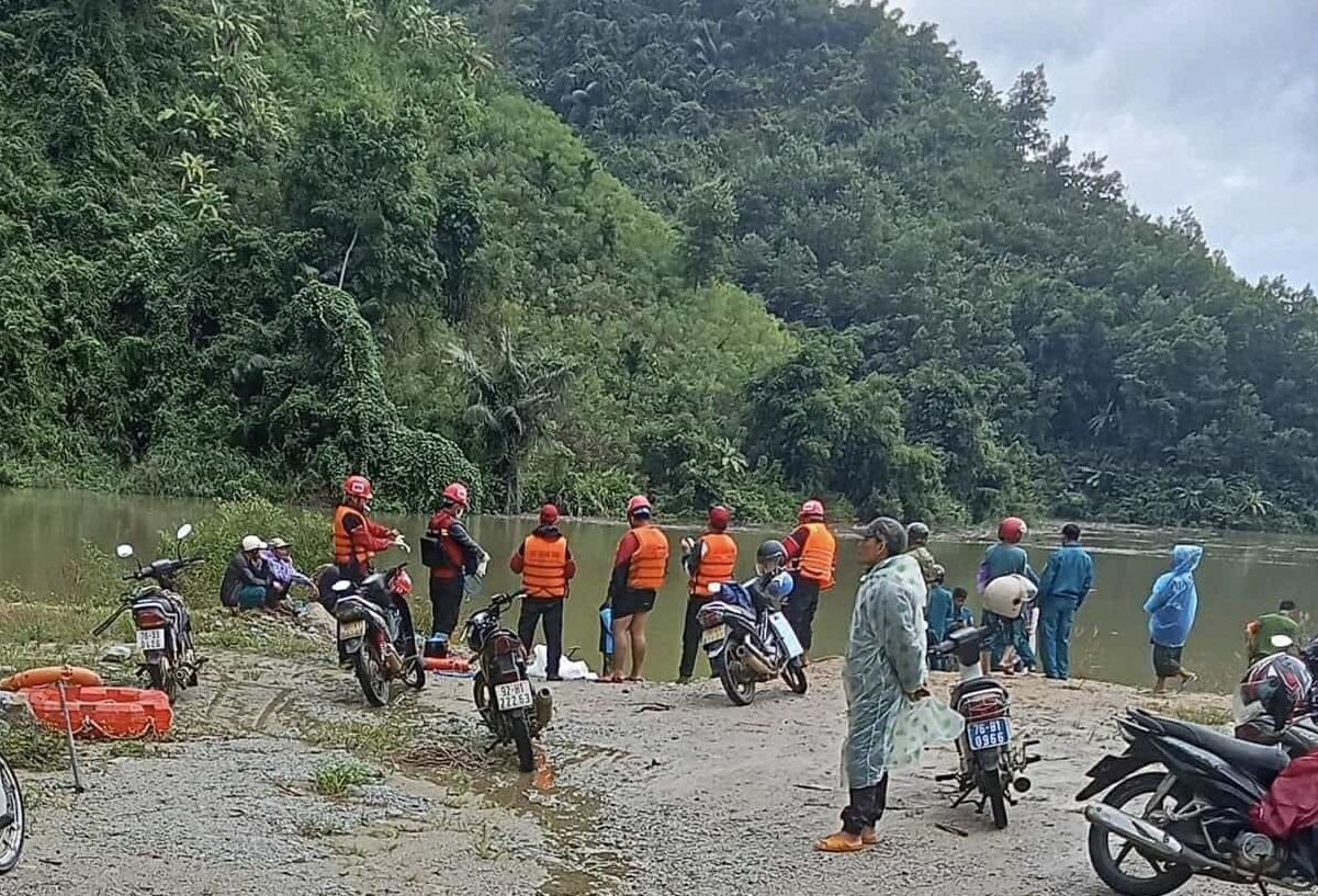 Thi thể cháu bé 2 tuổi mất tích ở Quảng Nam được tìm thấy tại Quảng Ngãi, cách nhà khoảng 30km.