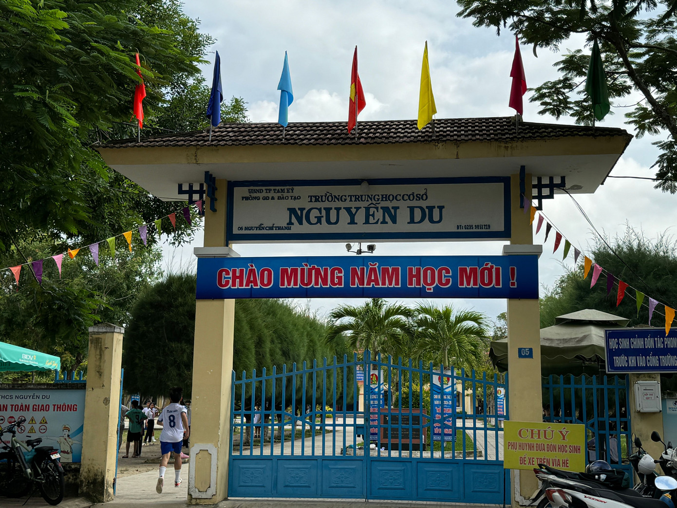 Trường THCS Nguyễn Du.