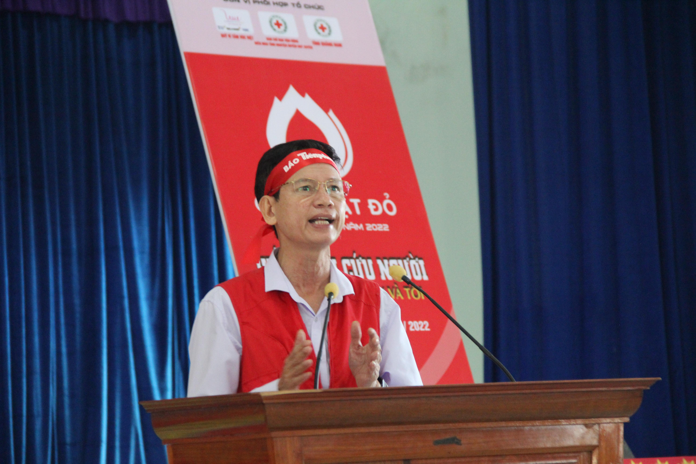 Ông Phan Công Ry, Phó Chủ tịch Hội chữ thập đỏ tỉnh Quảng Nam phát biểu tại buổi lễ.