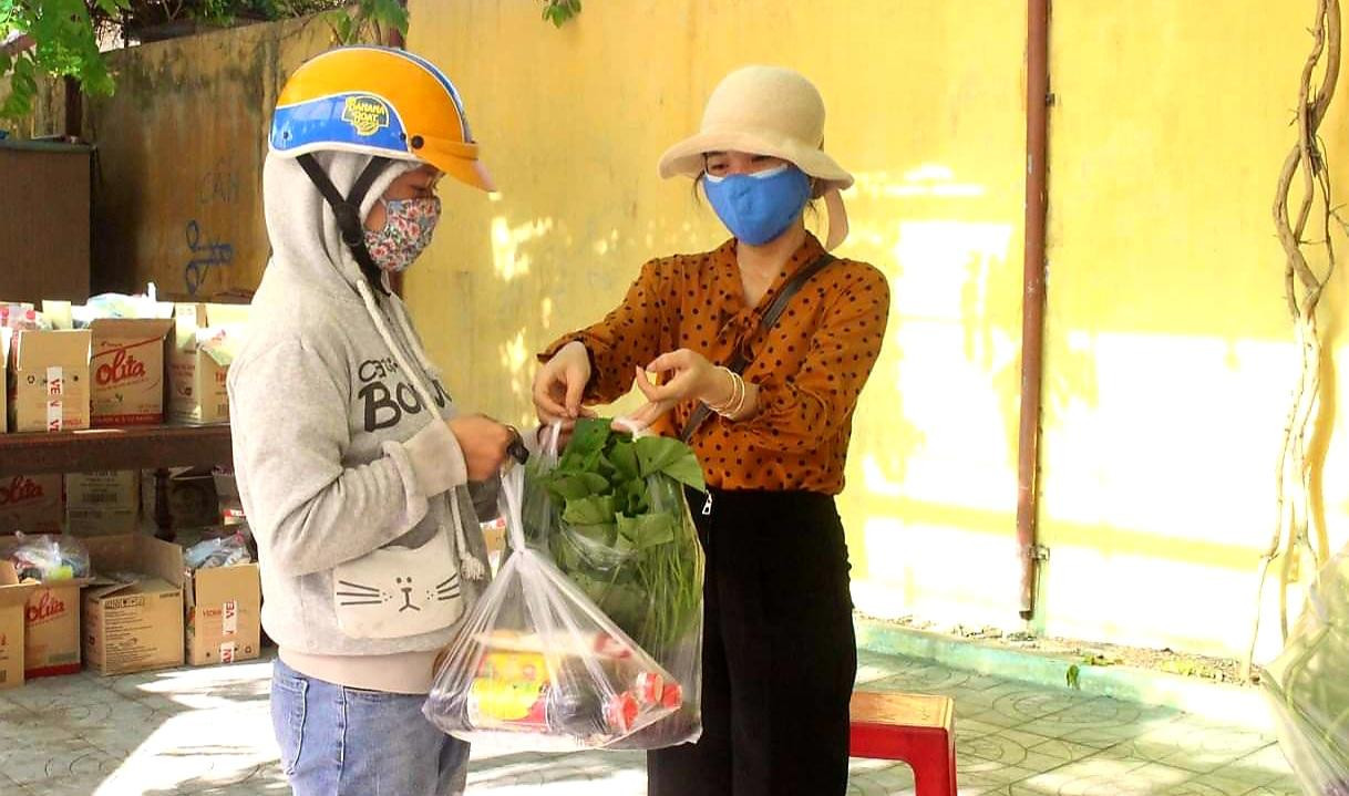 Thực phẩm tươi sạch trao tận tay.