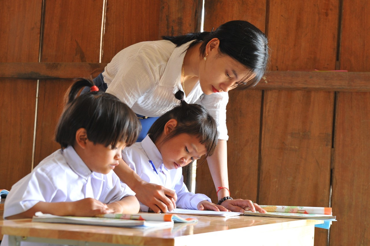 Một buổi học của cô trò trường Phổ thông Dân tộc bán trú Tiểu học Trà Tập, huyện Nam Trà My (Quảng Nam) - Ảnh Tr. T. T Một buổi học của cô trò trường Phổ thông Dân tộc bán trú Tiểu học Trà Tập, huyện Nam Trà My (Quảng Nam) - Ảnh Tr. T. T