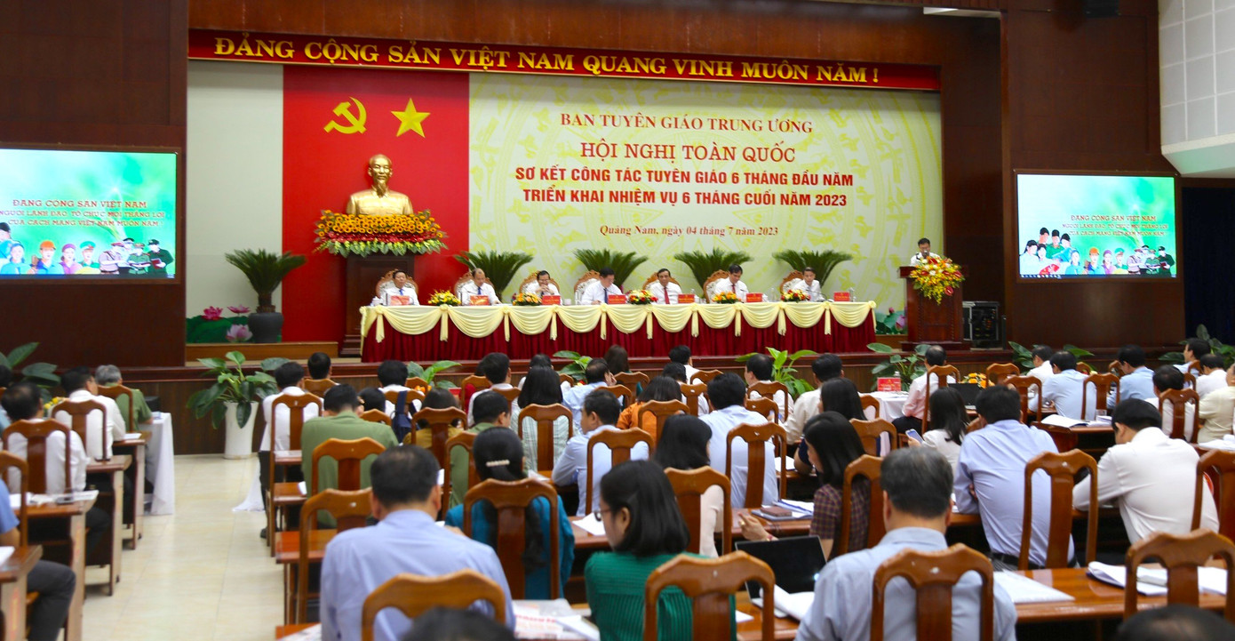 Hội nghị thẳng thắn nhìn nhận hạn chế và đề ra các giải pháp đẩy mạnh hiệu quả hoạt động ngành Tuyên giáo thời gian tới. Hội nghị thẳng thắn nhìn nhận hạn chế và đề ra các giải pháp đẩy mạnh hiệu quả hoạt động ngành Tuyên giáo thời gian tới.