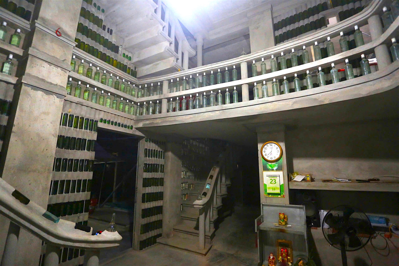 Với kinh nghiệm của một người thợ xây dựng, ông Linh cho rằng ngôi nhà nếu được xây bằng vật liệu này sẽ cho kết cấu bền vững, vừa góp phần bảo vệ môi trường.