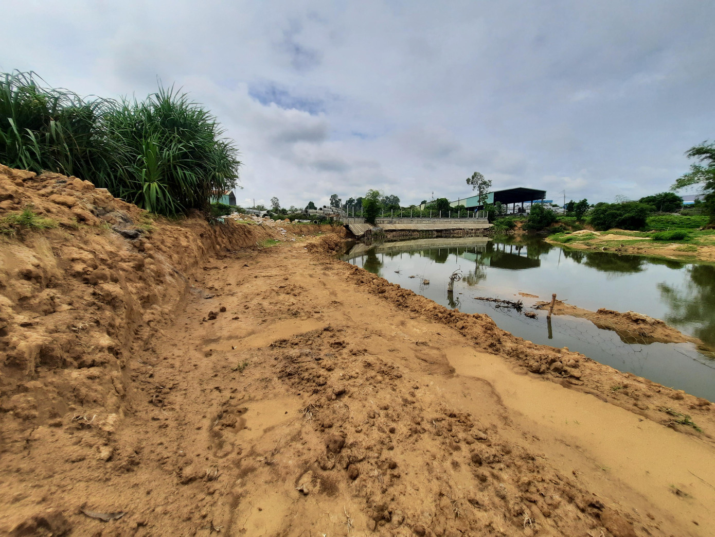 Công ty TNHH Thái Bình bị phạt 140 triệu đồng do có hành vi chiếm đất phi nông nghiệp.