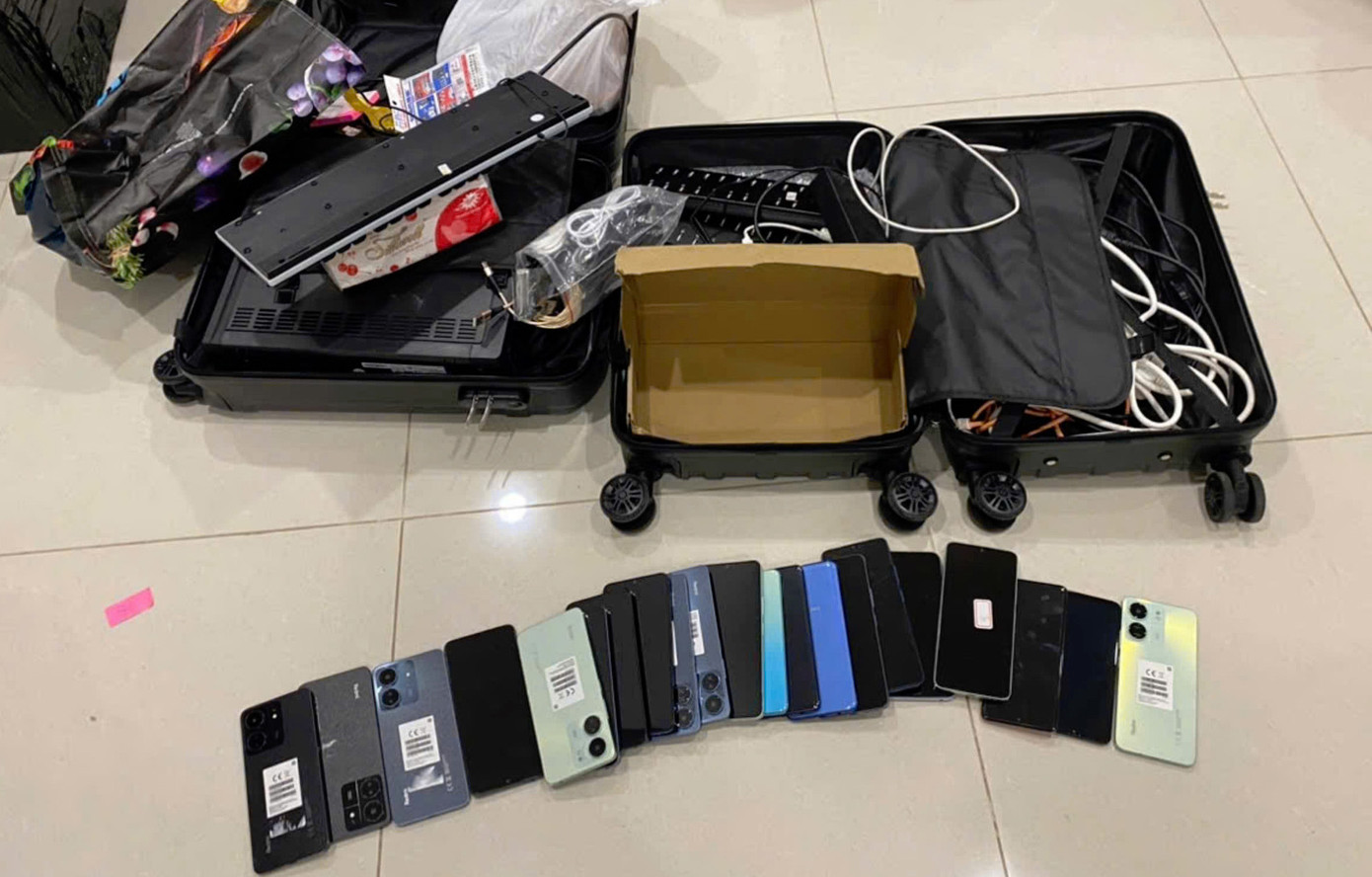 Tang vật liên quan vụ án. Tang vật liên quan vụ án.