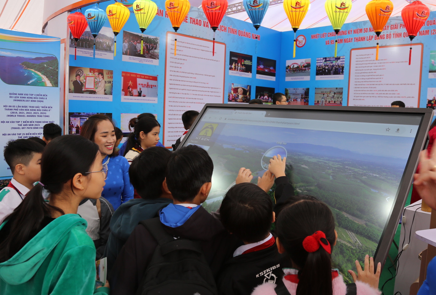 Hình ảnh ấn tượng tại Triển lãm, trưng bày các thành tựu kinh tế - xã hội, quốc phòng, an ninh; giới thiệu sản phẩm đặc trưng, sản phẩm OCOP.