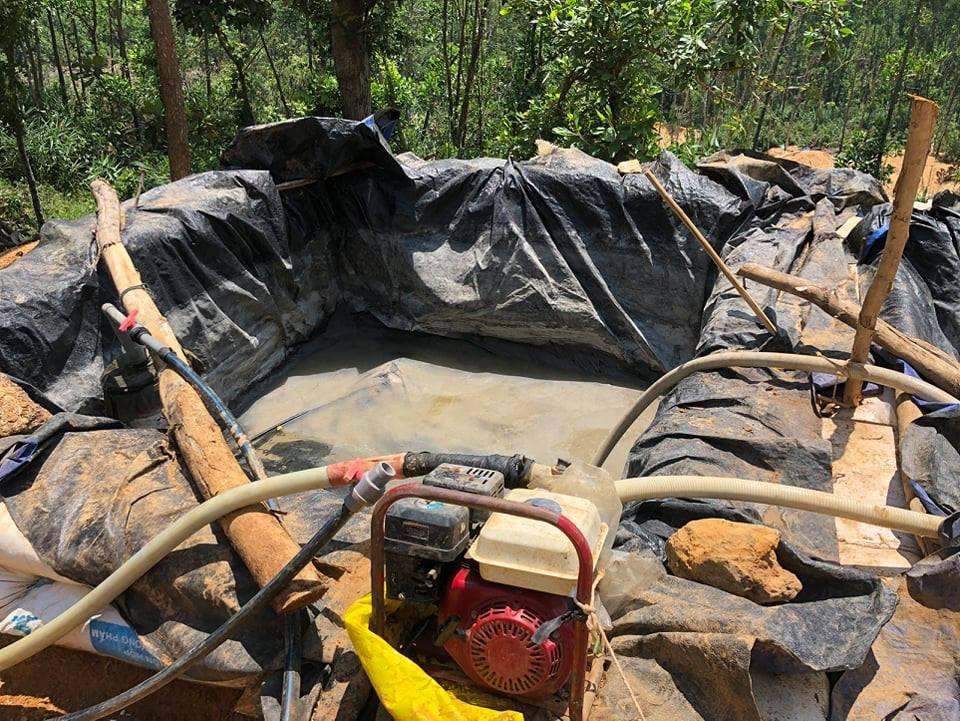 Thời gian gần đây, tình trạng khai thác vàng trái phép diễn ra rầm rộ tại khu vực bãi vàng Bồng Miêu gây bức xúc.