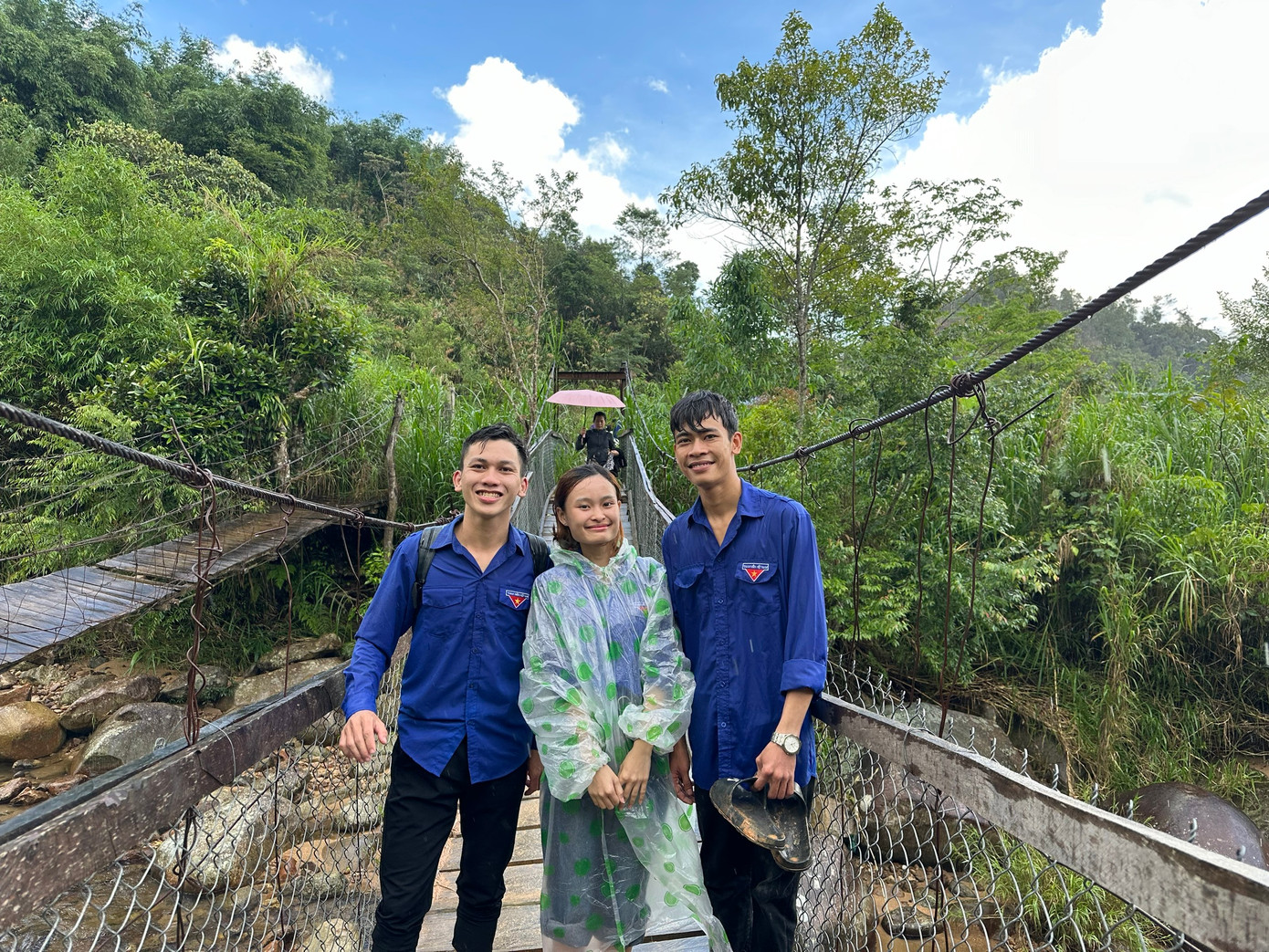 Anh Đoàn Thiện Ngọc Vũ – Bí thư Huyện Đoàn, Chủ tịch Hội LHTN huyện Thăng Bình cho biết, dự án thiện nguyện này rất thiết thực và ý nghĩa, hiện thực hóa ước mơ có một cây cầu của bà con vơi bớt khó khăn khi mùa mưa đến.