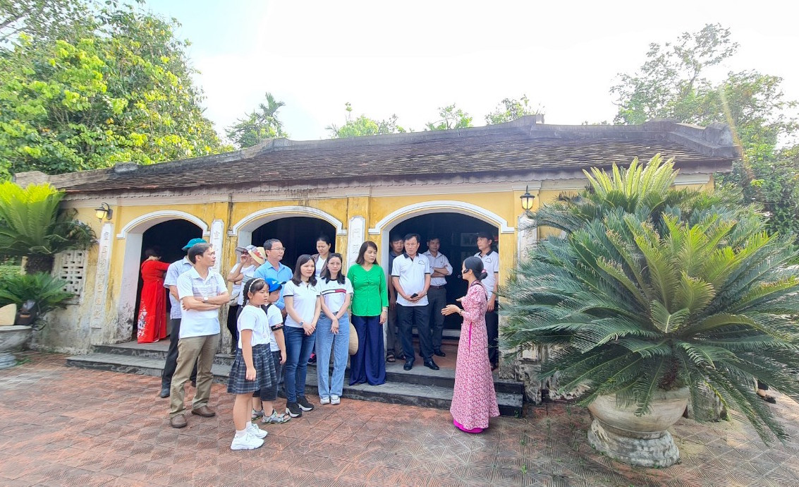 Đặc biệt, với chủ đề Về xứ Tiên nghe câu chuyện trăm năm du khách tham quan, xem trưng bày và nghe thuyết minh giới thiệu về Danh xưng, lịch sử hình thành, phát triển của huyện Tiên Phước hơn 100 năm qua, nghe những câu chuyện lịch sử văn hóa, về cụ Trần Huỳnh - Tổng lãnh binh đánh phá phủ lỵ Tam Kỳ, về cụ Huỳnh Thúc Kháng với phong trào Duy Tân, những phong trào cách mạng sôi nổi gắn với tên tuổi những chí sĩ yêu nước, anh hùng hào kiệt… tại không gian Nhà lưu niệm cụ Huỳnh Thúc Kháng.