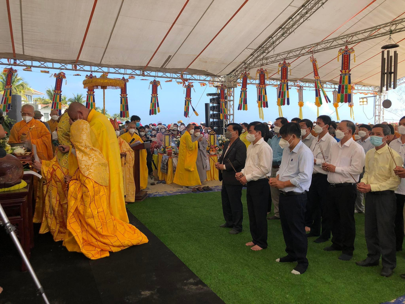 Lễ tưởng niệm và cầu siêu các nạn nhân vụ lật ca nô trên biển Cửa Đại.