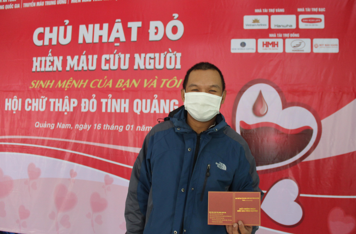 Chàng trai xứ Quảng Võ Diệp Đình Tường 26 lần hiến máu. Ảnh H. Văn