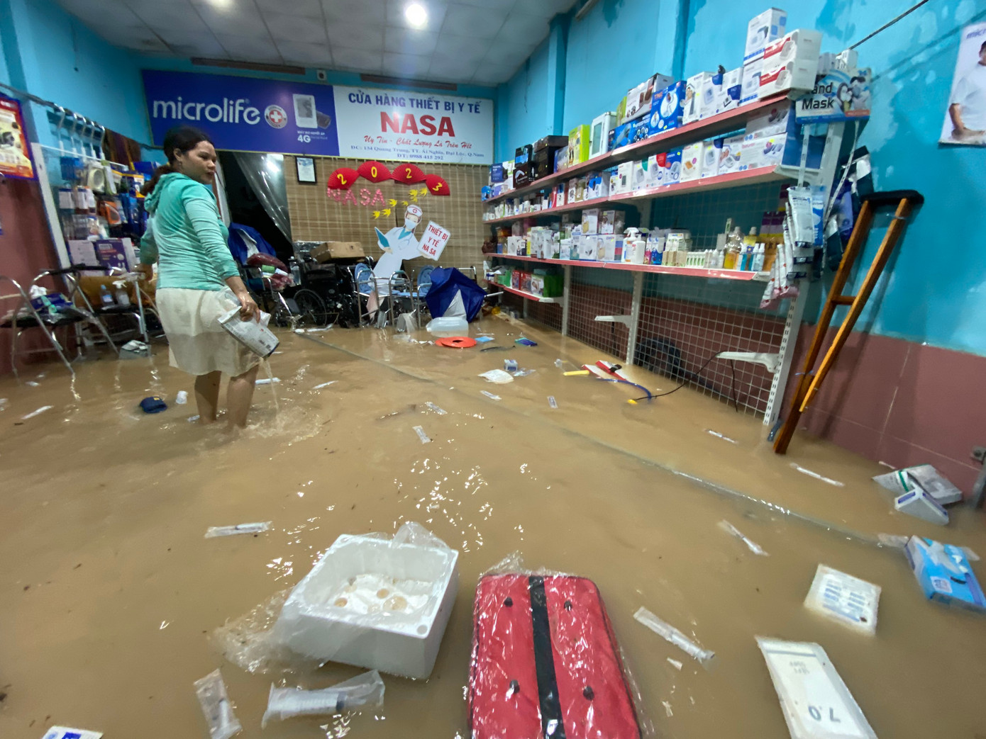 Mưa lớn nước tràn vào nhà dân ở Quảng Nam. Mưa lớn nước tràn vào nhà dân ở Quảng Nam.