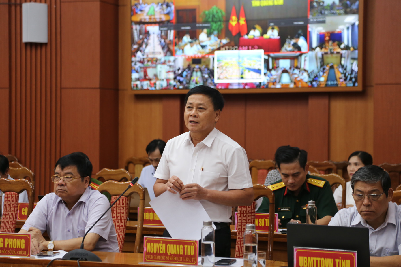 Các vấn đề khó khăn vướng mắc được mổ xẻ, nhìn nhận tại cuộc họp. Các vấn đề khó khăn vướng mắc được mổ xẻ, nhìn nhận tại cuộc họp.