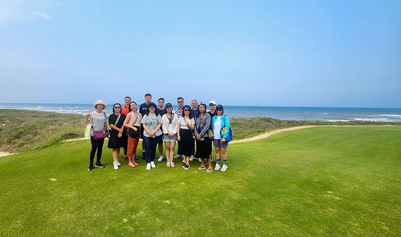 Đoàn khảo sát sản phẩm “du lịch golf” tại Hoiana Shores Golf Club.