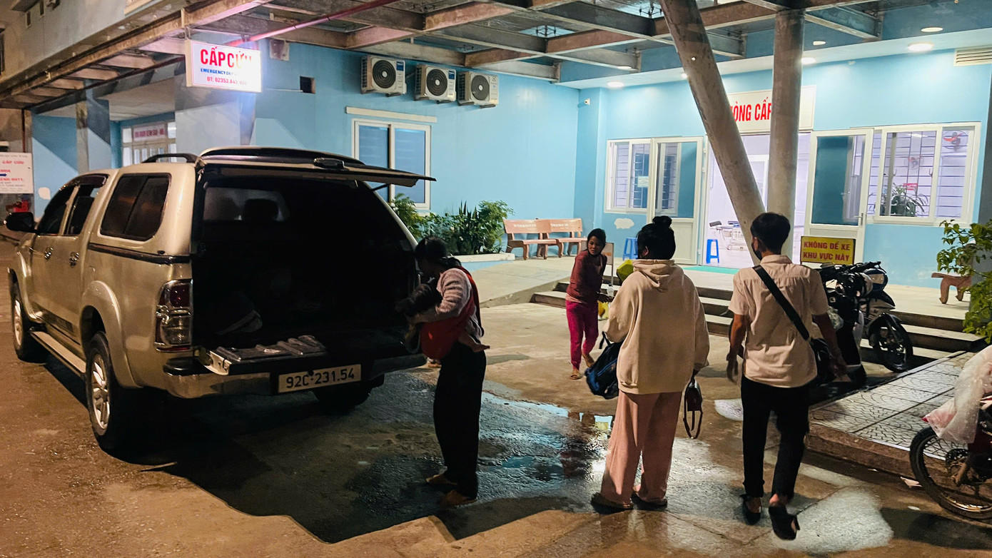 Nhiều trẻ sốt cao được cứu nhờ cấp cứu kịp thời. Nhiều trẻ sốt cao được cứu nhờ cấp cứu kịp thời.