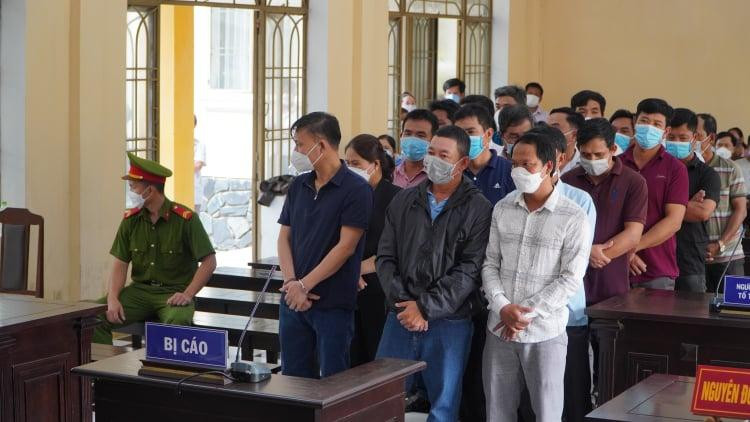 Các bị cáo tại toà.