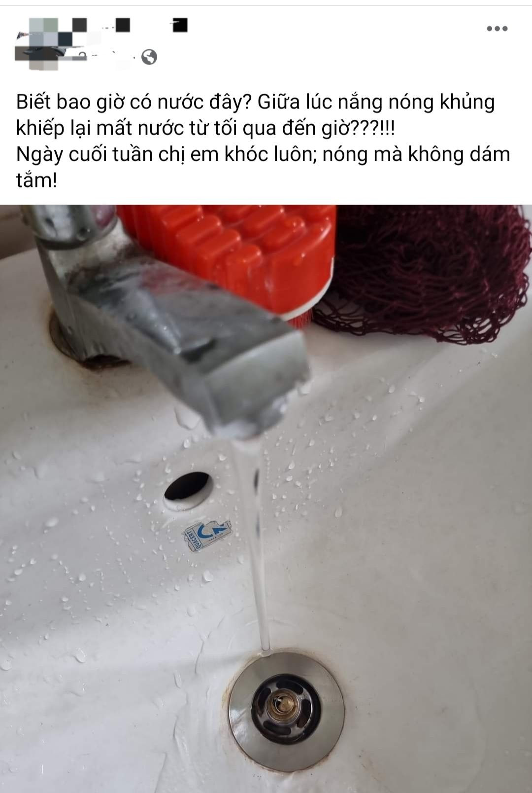 Người dân bức xúc vì nước sinh hoạt bị hạn chế giữa lúc trời nắng nóng đỉnh điểm. Người dân bức xúc vì nước sinh hoạt bị hạn chế giữa lúc trời nắng nóng đỉnh điểm.