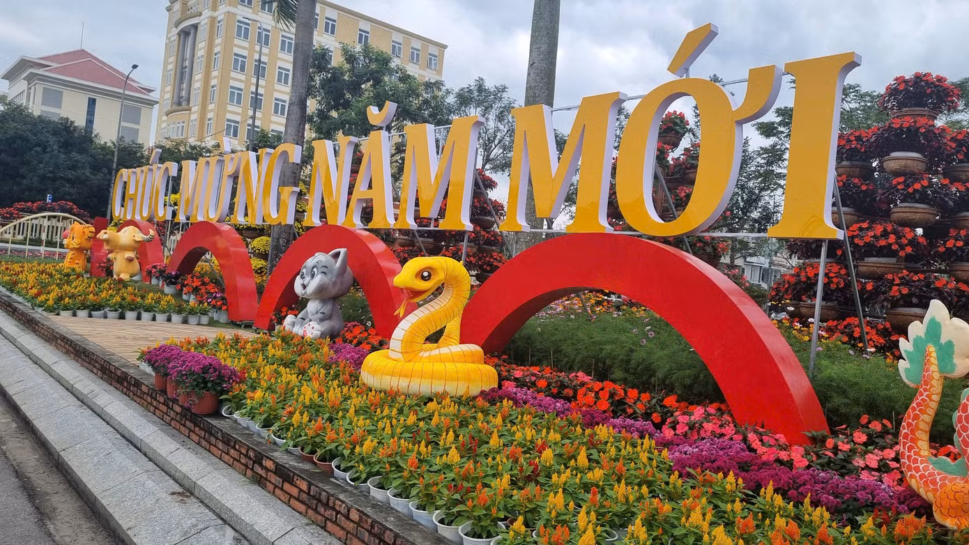 Ngoài ra, những chú rắn tí hon, ngộ nghĩnh cũng khiến nhiều bạn nhỏ thích thú.