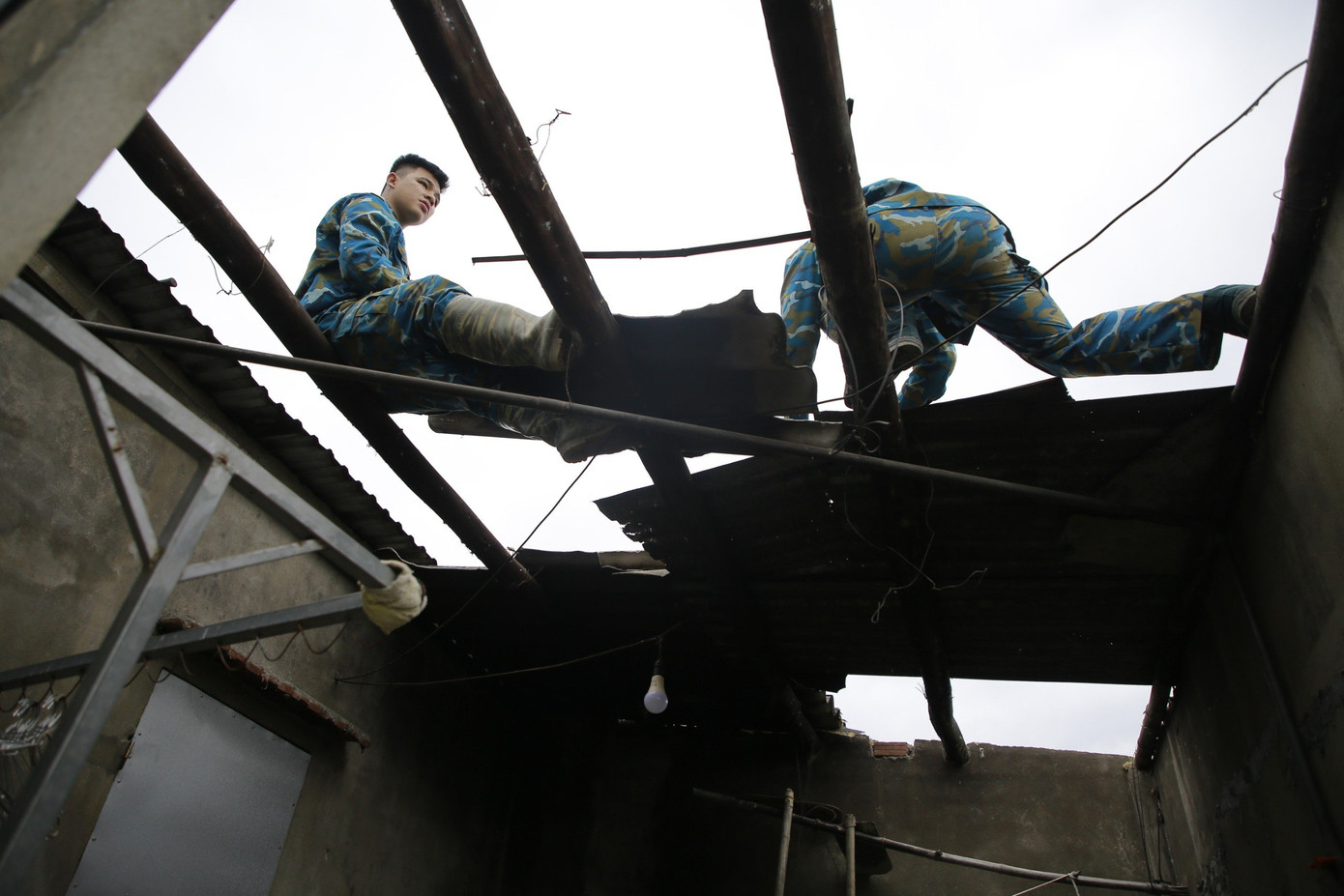 Công tác khắc phục được triển khai ngay sau xảy ra sự cố, khẩn trương hoàn thành để bà con yên tâm đón Tết.