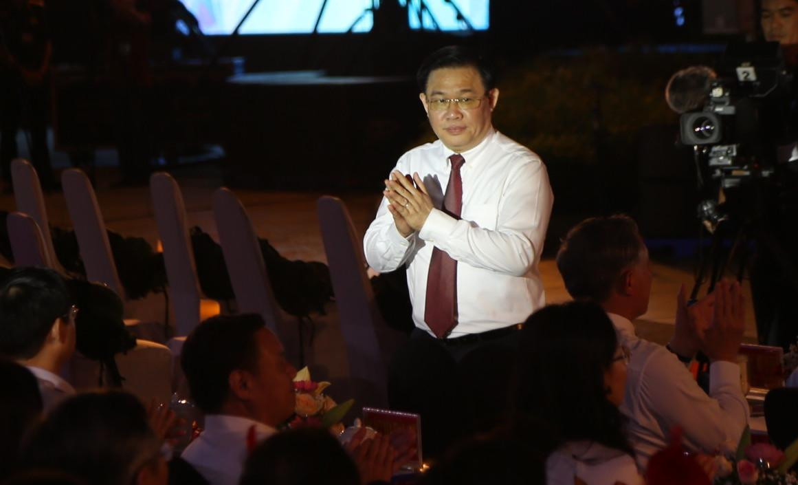 Chủ tịch Quốc hội Vương Đình Huệ dự tại điểm cầu chương trình "Khúc tráng ca hòa bình" tại Quảng Nam.