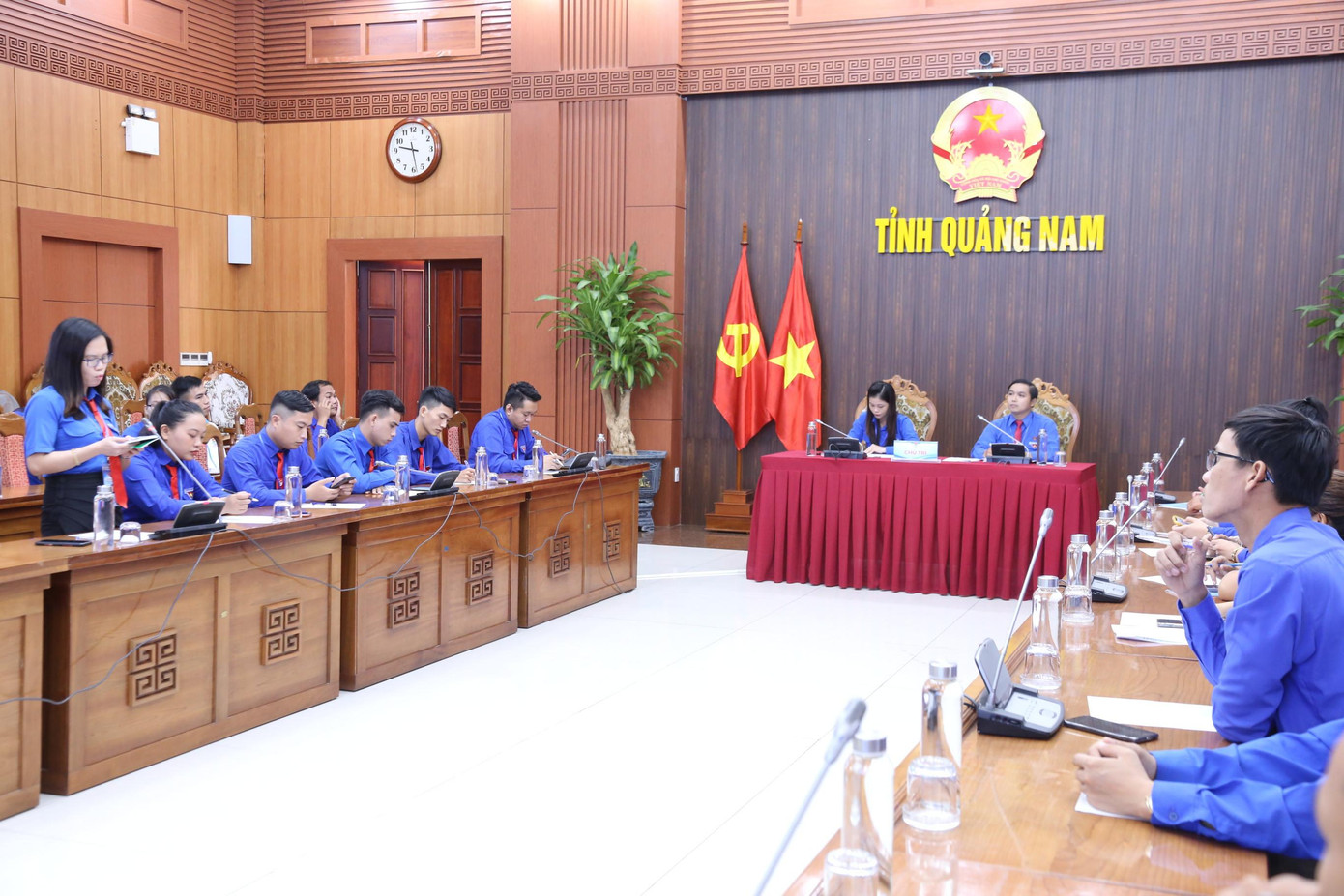 Các đại biểu thảo luận sôi nổi. Các đại biểu thảo luận sôi nổi.