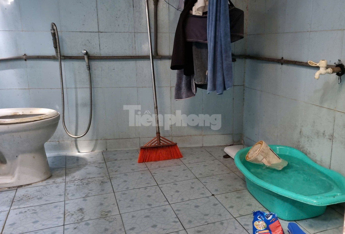 Khu vực nhà vệ sinh nơi xảy ra sự việc. Ảnh: Hoài Văn