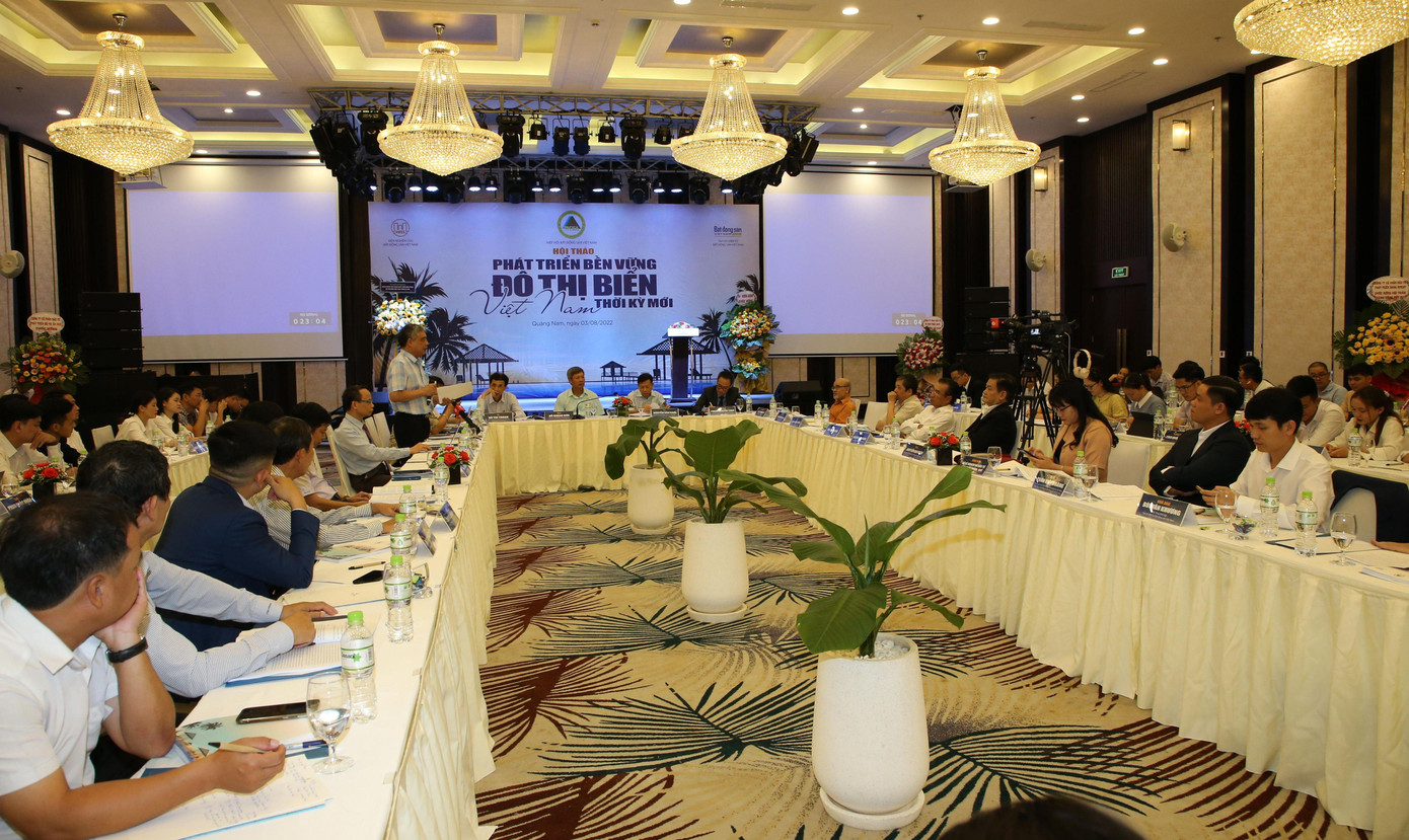 Hơn 30 chuyên gia, nhà khoa học bàn giải pháp phát triển đô thị biển bền vững trong thời kỳ mới.