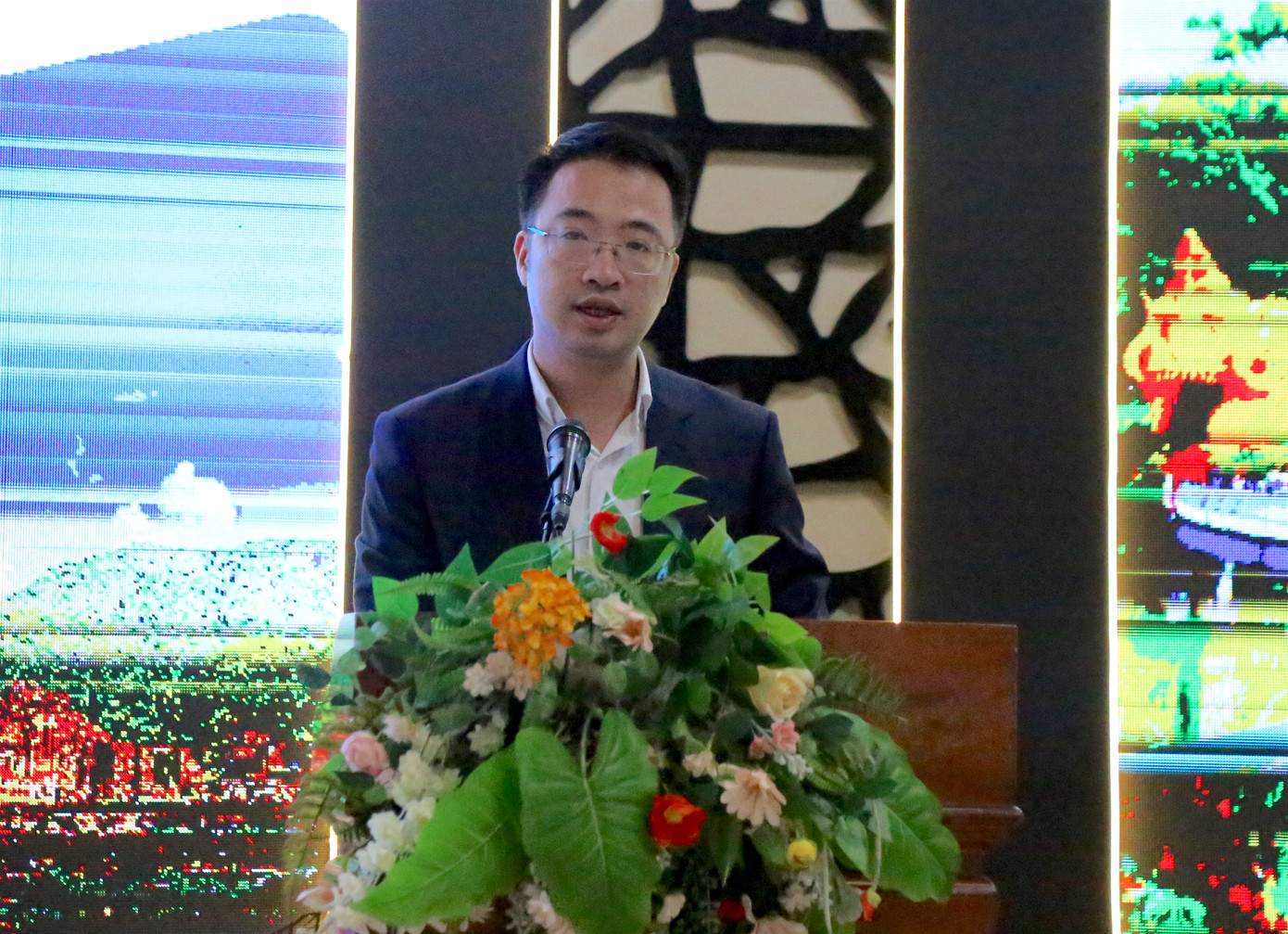 Anh Nguyễn Tường Lâm - Bí thư Trung ương Đoàn phát biểu tại hội thảo. Anh Nguyễn Tường Lâm - Bí thư Trung ương Đoàn phát biểu tại hội thảo.