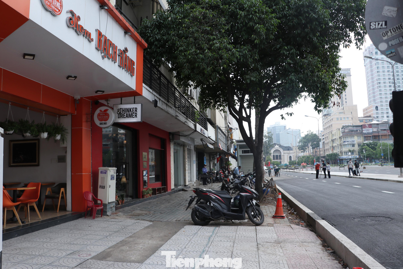 Trong ngày 27/4, MAUR hoàn trả mặt bằng đoạn từ giao lộ Lê Lợi – Nguyễn Huệ đến Lê Lợi – Pasteur; đoạn từ giao lộ Lê Lợi – Pasteur đến trước ngã tư Lê Lợi – Nam Kỳ Khởi Nghĩa 50m sẽ được nghiệm thu đưa vào sử dụng và tháo dỡ rào chắn vào ngày 29/4.