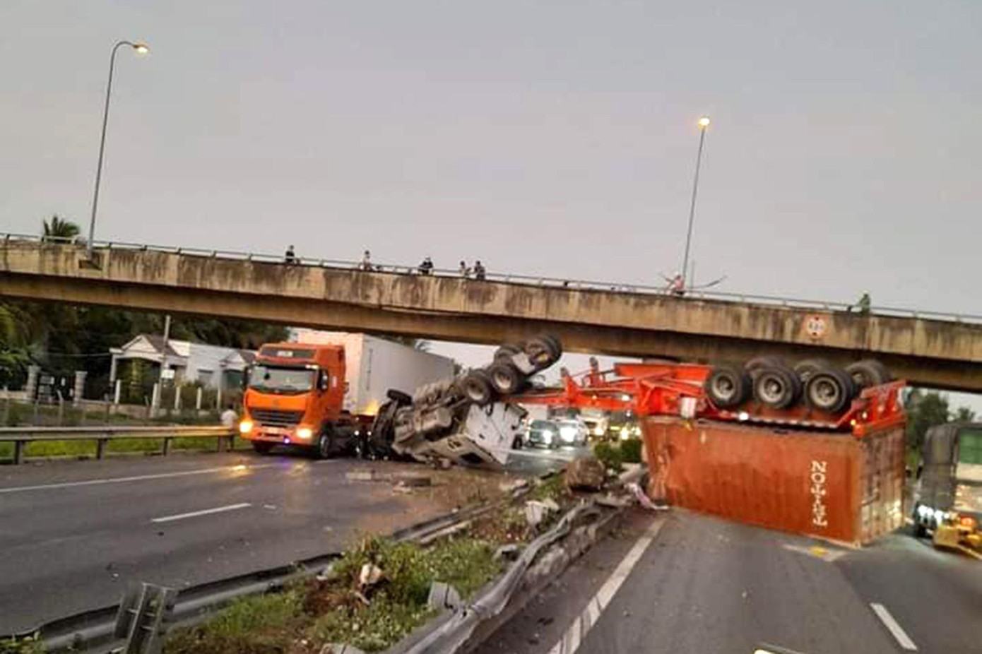 Hiện trường vụ tai nạn. Hiện trường vụ tai nạn.