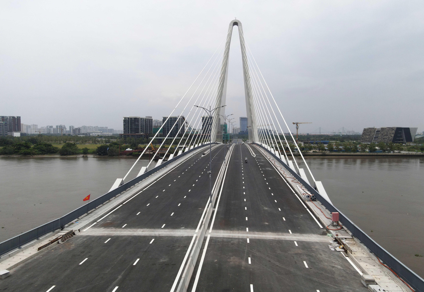 Hiện cầu Thủ Thiêm 2 đã được thi công hoàn thành. Hiện cầu Thủ Thiêm 2 đã được thi công hoàn thành.