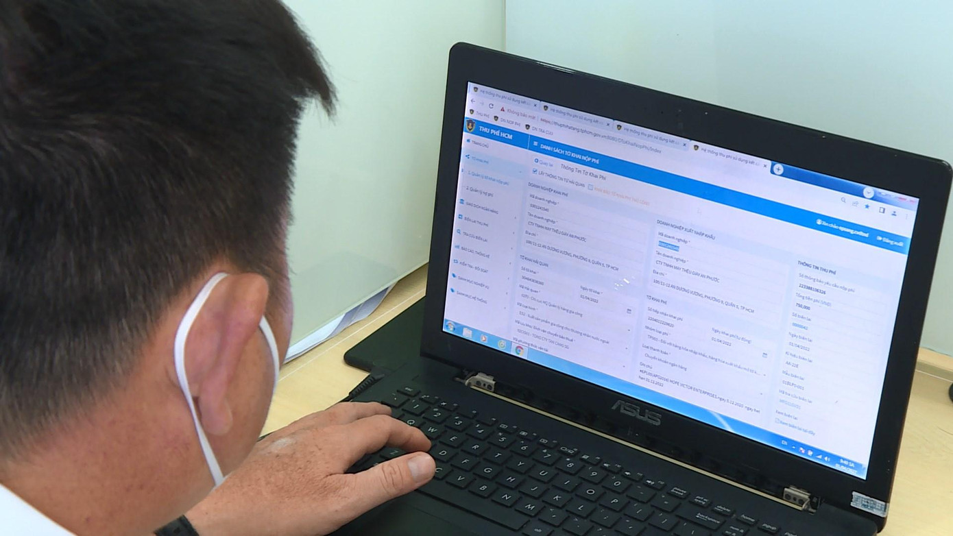 Ngày đầu thu phí hệ thống hoạt động trơn tru.