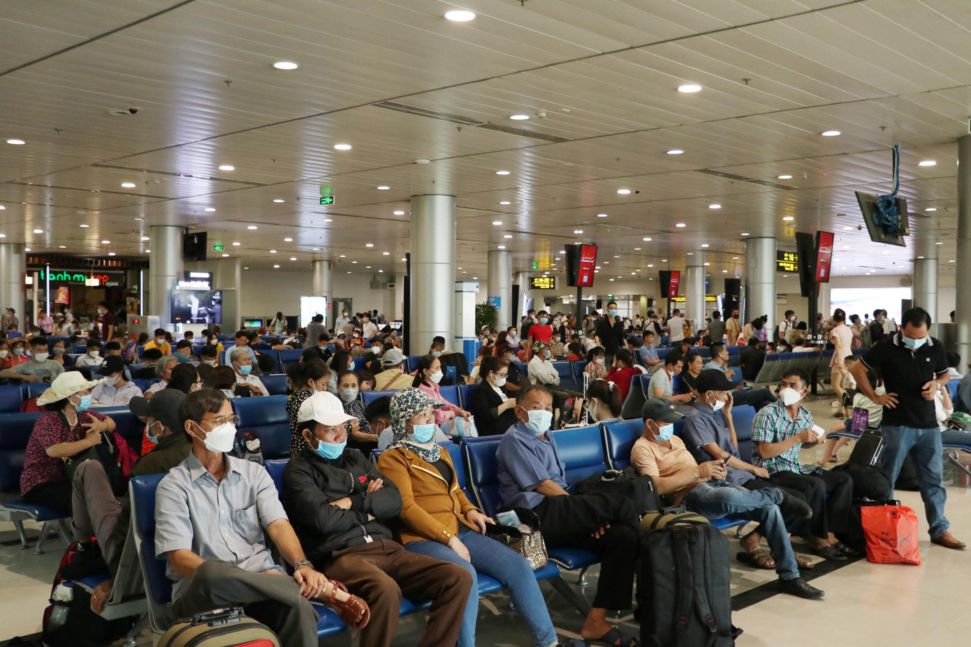 Dịp lễ 30/4-1/5, lượng hành khách qua sân bay Tân Sơn Nhất có thể đạt trên 60.000 người/ngày.