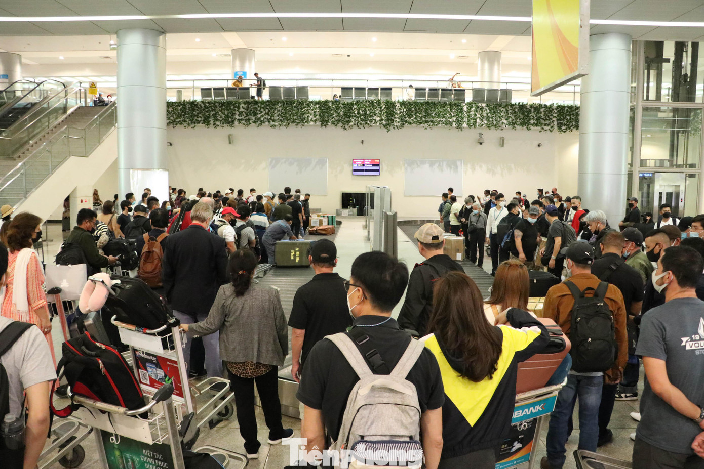 Ngày 29/4, ga quốc tế sân bay Tân Sơn Nhất đón hơn 41 chuyến bay với 6.000 khách quốc tế nhập cảnh. Đây được xem là ngày có lượng khách quốc tế đến sân bay Tân Sơn Nhất trong hai thời gian qua.